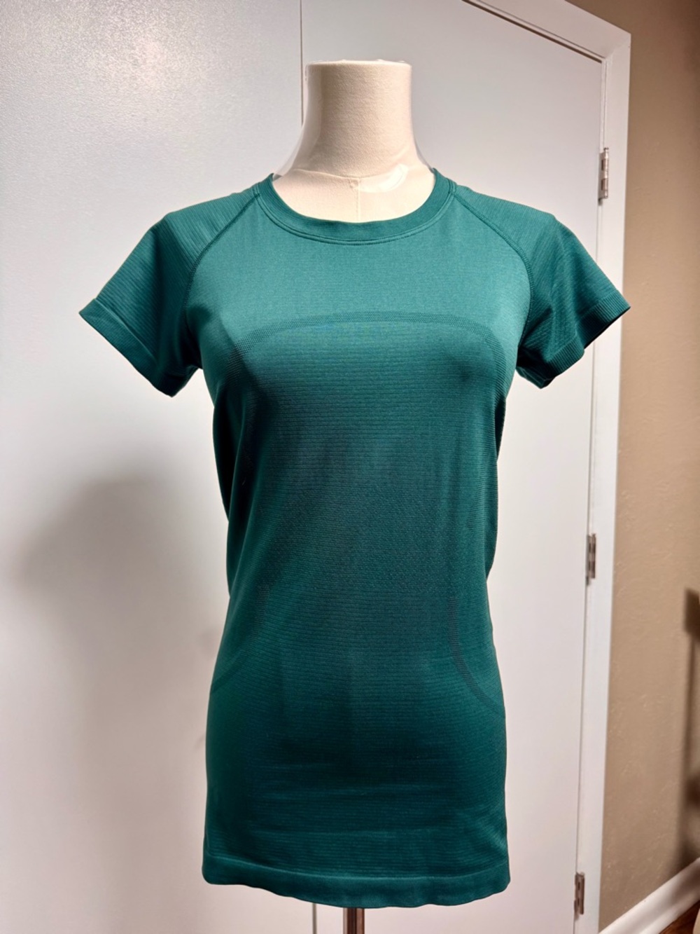 Lululemon women’s athletic top
